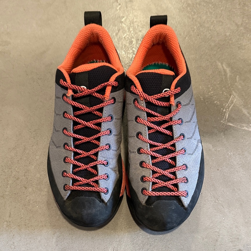 Women’s Size 6 Scarpa hiking shoe
